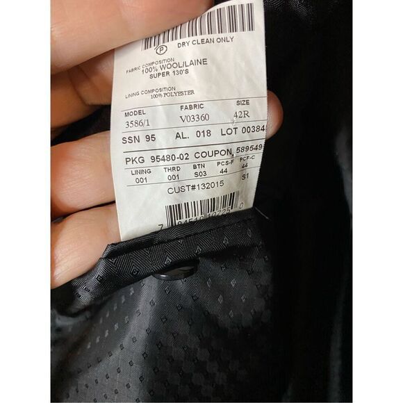 42 Reg 100% wool blazer in subtle check pattern. EUC. Measurements included. - Picture 4 of 7